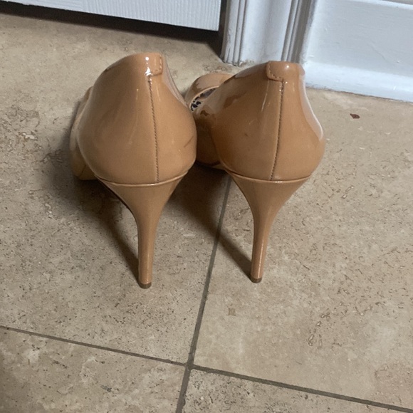 2 for $20 Jessica Simpson Nude Patent Leather Peep Toe Heels 4” - Picture 4 of 8